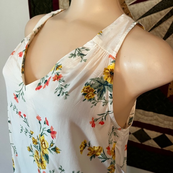 Old Navy Top🎉 - Picture 3 of 8